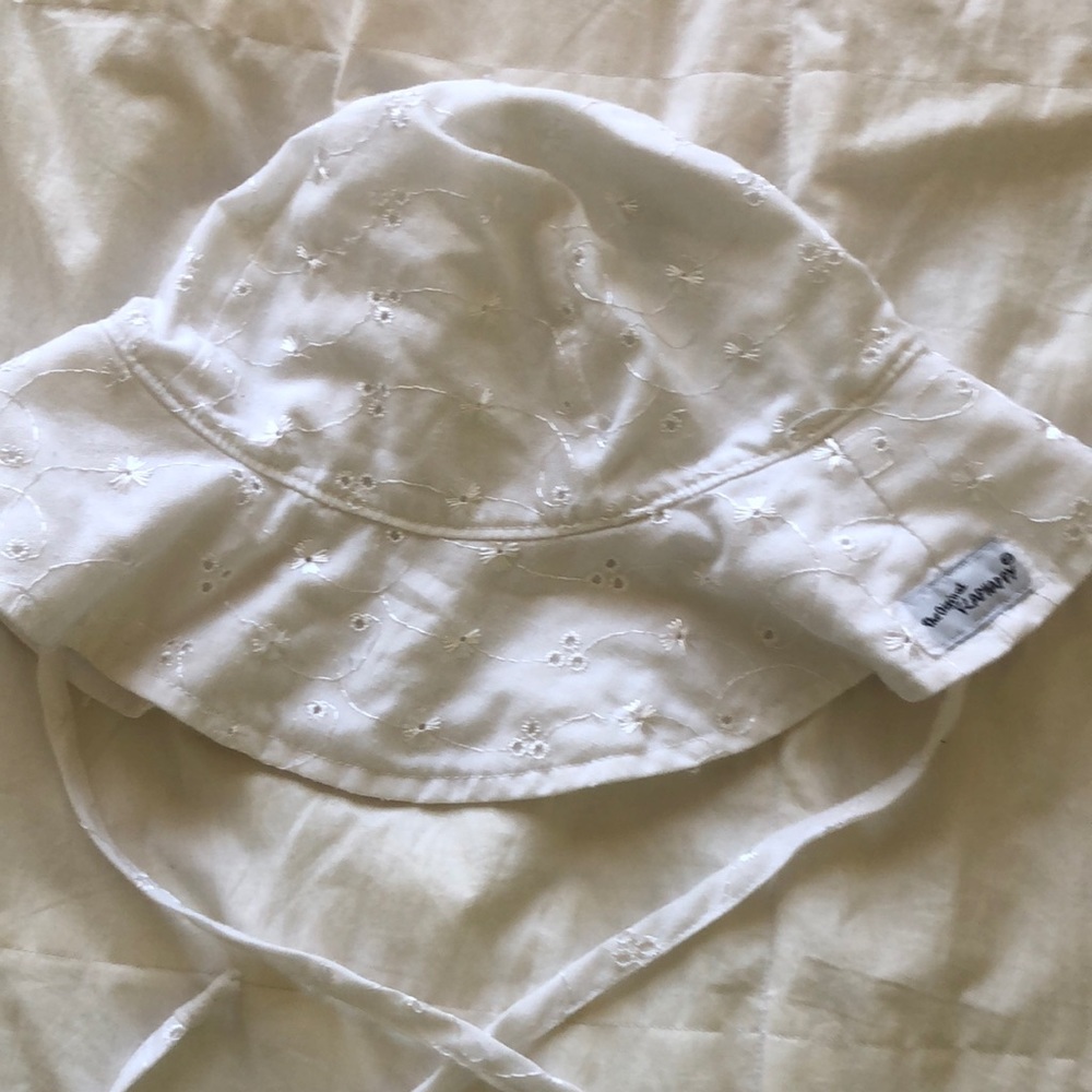 Flap Happy baby bonnet sz L